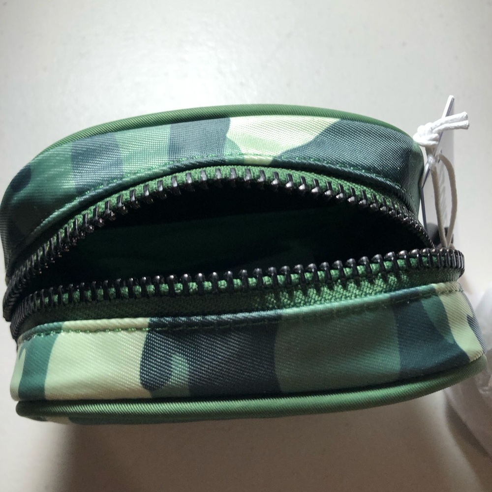 Stoney Clover Lane camo mini pouch - Picture 3 of 3